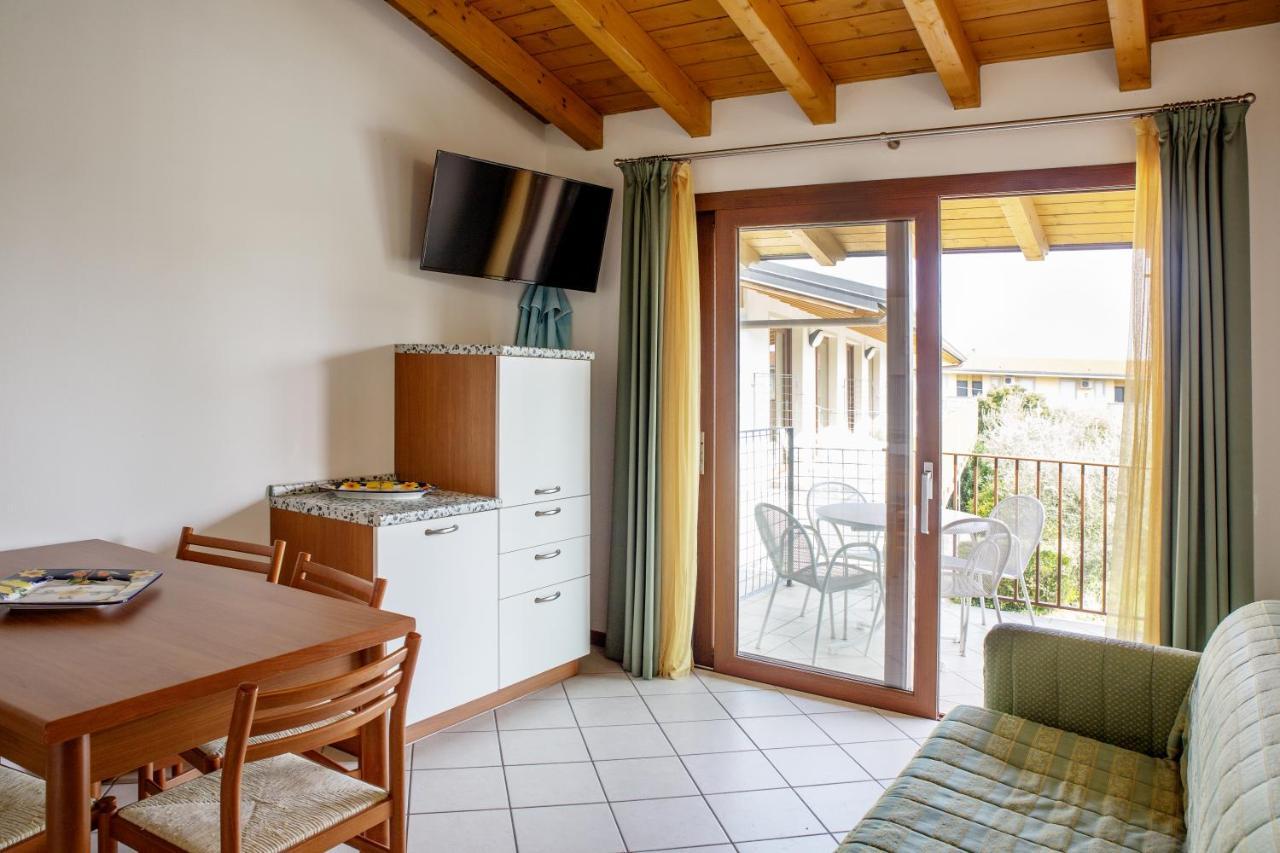 Residence Molino - Holiday Apartments Манерба дел Гарда Екстериор снимка