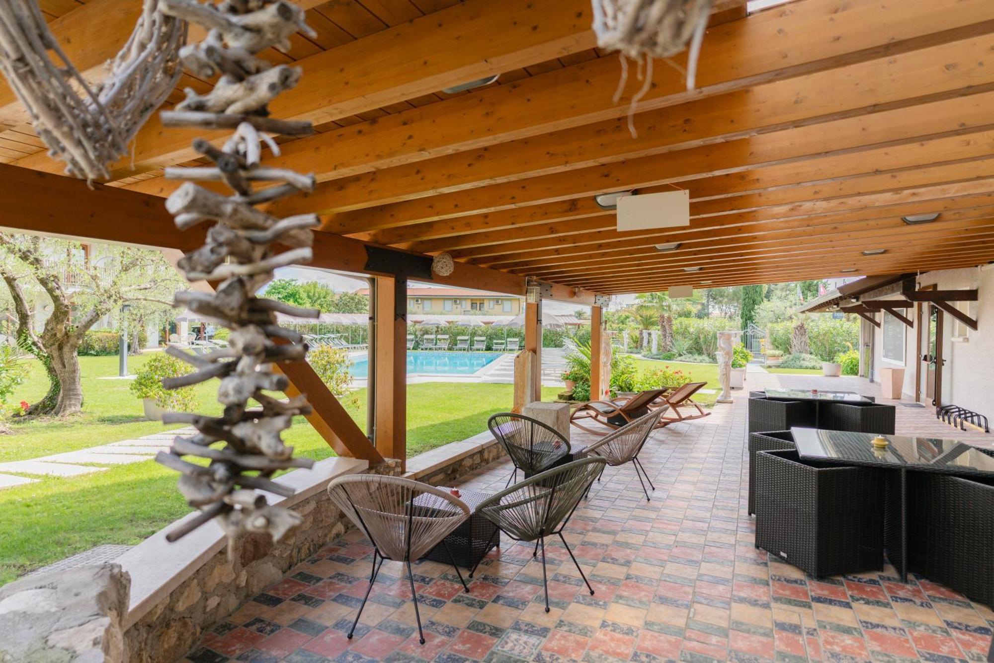 Residence Molino - Holiday Apartments Манерба дел Гарда Екстериор снимка