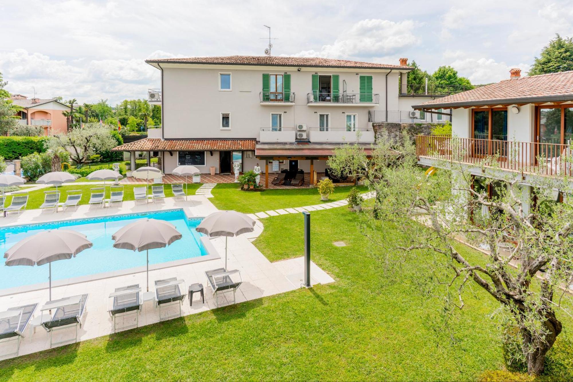 Residence Molino - Holiday Apartments Манерба дел Гарда Екстериор снимка