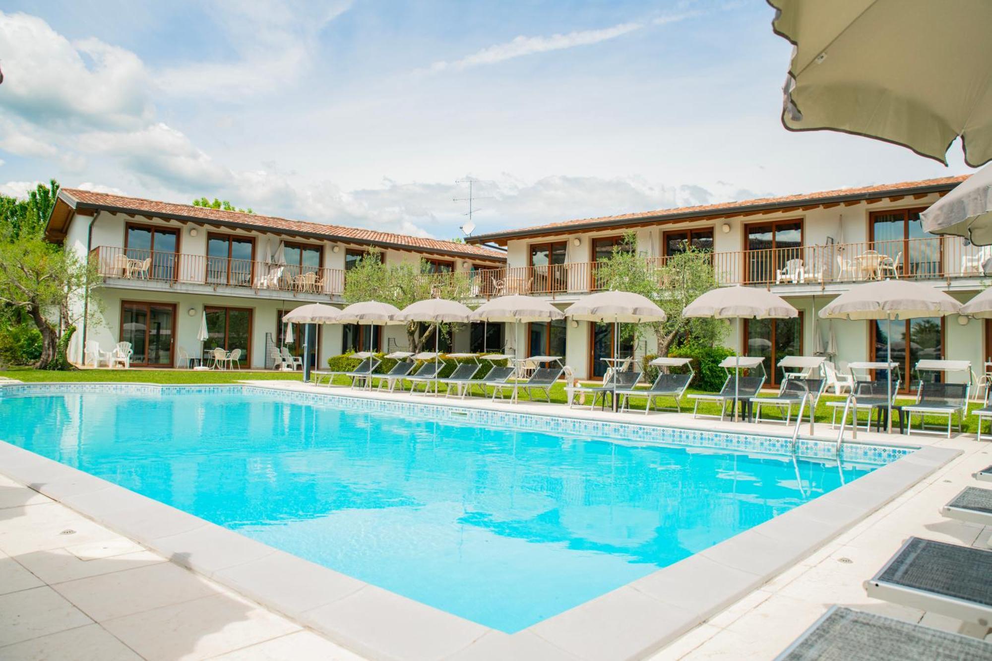 Residence Molino - Holiday Apartments Манерба дел Гарда Екстериор снимка