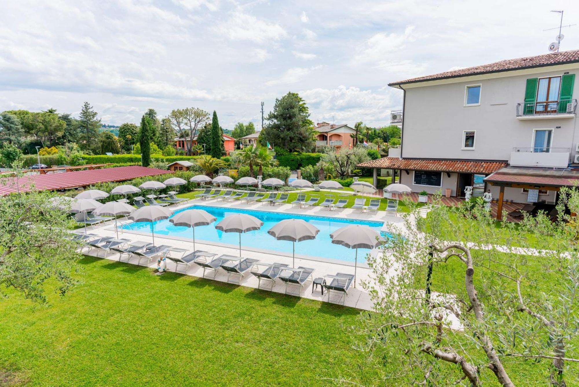 Residence Molino - Holiday Apartments Манерба дел Гарда Екстериор снимка